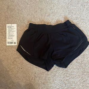 Black Lululemon LR hotty hot shorts size 2, 2.5 inch inseam